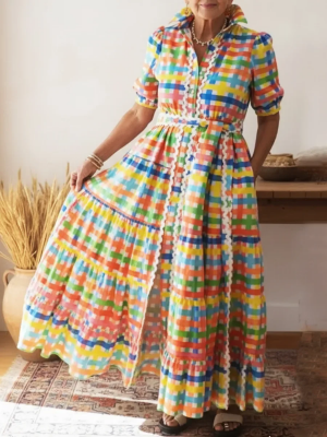 Hemdblusenkleid mit buntem quadratischem Kunstdruck 