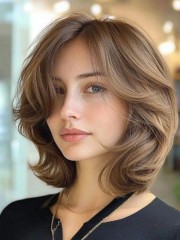 Vordere Spitzen-Echthaarperücke in Hellbraun – Schulterlange, Weiche Wellen mit Natürlichem Volumen