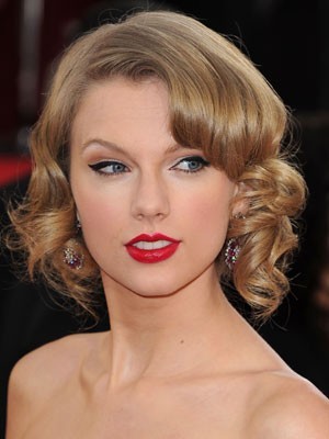 Taylor Swift Frisur Liebliche Spitzefront Perücke